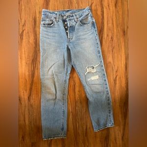 501 Levis, W24 L26, light wash